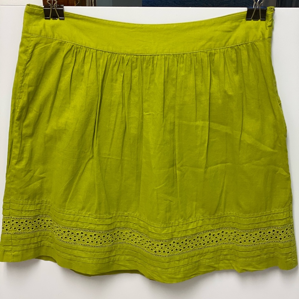 Ann Taylor Loft Green skirt with eyelet trim